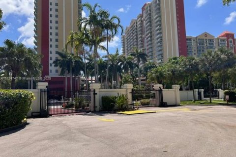 Condo in Sunny Isles Beach, Florida, 1 bedroom  № 1817096 - photo 11