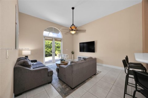 House in Palmetto Bay, Florida 4 bedrooms, 172.43 sq.m. № 2058254 - photo 8