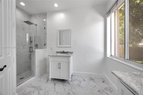 House in Palmetto Bay, Florida 4 bedrooms, 172.43 sq.m. № 2058254 - photo 27