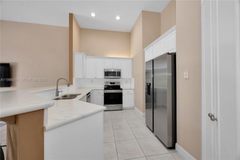 House in Palmetto Bay, Florida 4 bedrooms, 172.43 sq.m. № 2058254 - photo 13