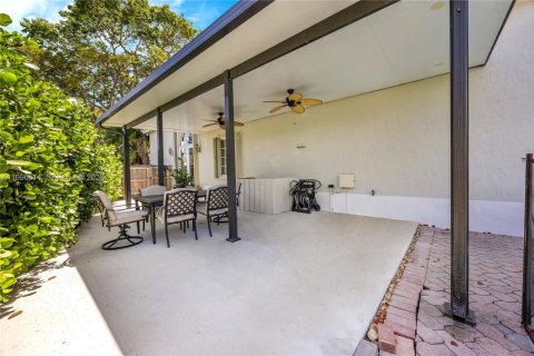 House in Palmetto Bay, Florida 4 bedrooms, 172.43 sq.m. № 2058254 - photo 21