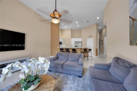 House in Palmetto Bay, Florida 4 bedrooms, 172.43 sq.m. № 2058254 - photo 11