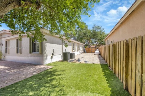 House in Palmetto Bay, Florida 4 bedrooms, 172.43 sq.m. № 2058254 - photo 23