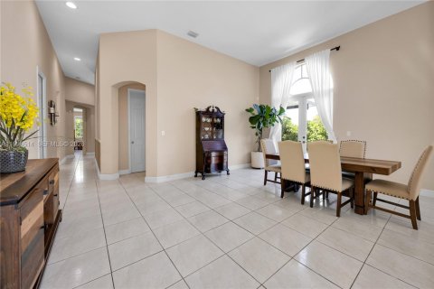 House in Palmetto Bay, Florida 4 bedrooms, 172.43 sq.m. № 2058254 - photo 3