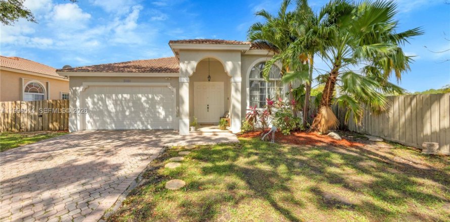 House in Palmetto Bay, Florida 4 bedrooms, 172.43 sq.m. № 2058254