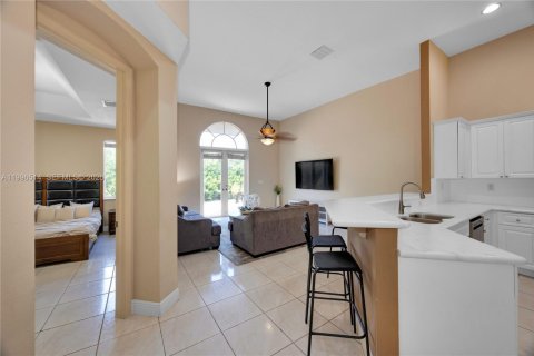 House in Palmetto Bay, Florida 4 bedrooms, 172.43 sq.m. № 2058254 - photo 7