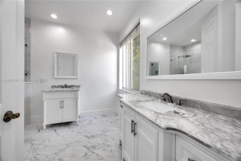 House in Palmetto Bay, Florida 4 bedrooms, 172.43 sq.m. № 2058254 - photo 26