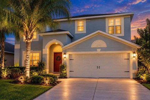 House in Orlando, Florida 4 bedrooms, 231.05 sq.m. № 2373382