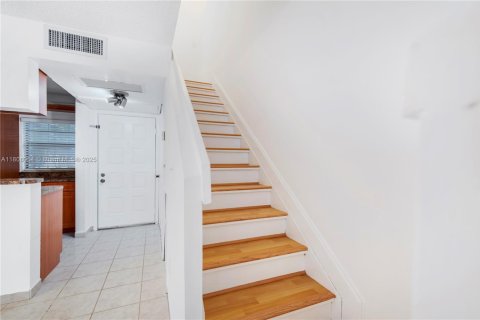 Adosado en venta en Pembroke Pines, Florida, 2 dormitorios, 94.48 m2 № 1776239 - foto 15