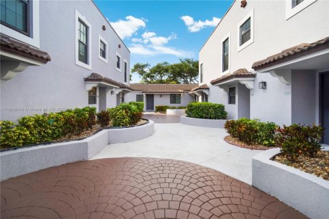 Adosado en venta en Pembroke Pines, Florida, 2 dormitorios, 94.48 m2 № 1776239 - foto 2
