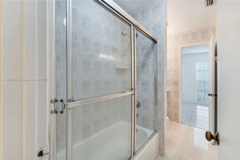 Adosado en venta en Pembroke Pines, Florida, 2 dormitorios, 94.48 m2 № 1776239 - foto 21