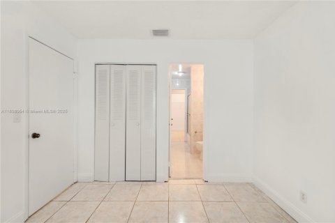 Adosado en venta en Pembroke Pines, Florida, 2 dormitorios, 94.48 m2 № 1776239 - foto 18