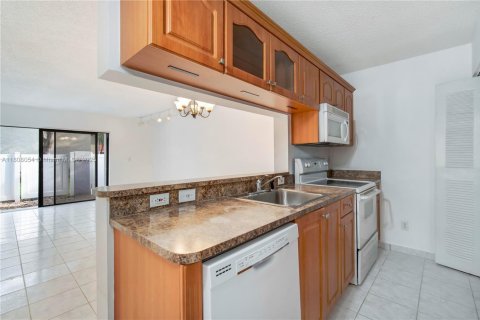 Adosado en venta en Pembroke Pines, Florida, 2 dormitorios, 94.48 m2 № 1776239 - foto 9
