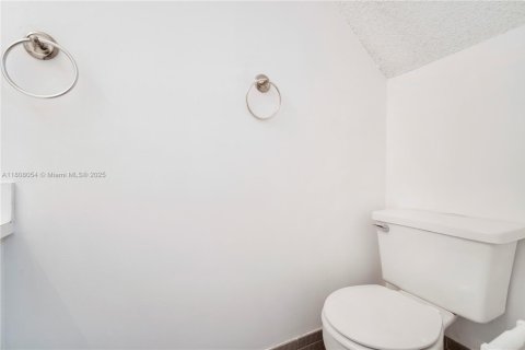 Adosado en venta en Pembroke Pines, Florida, 2 dormitorios, 94.48 m2 № 1776239 - foto 14