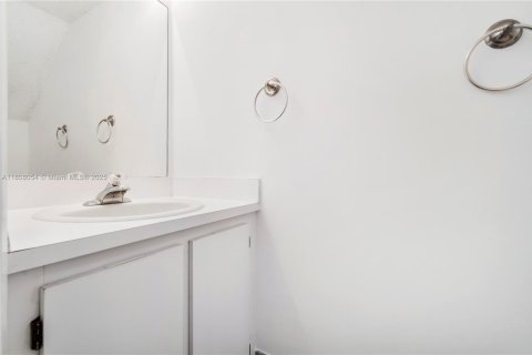 Adosado en venta en Pembroke Pines, Florida, 2 dormitorios, 94.48 m2 № 1776239 - foto 13