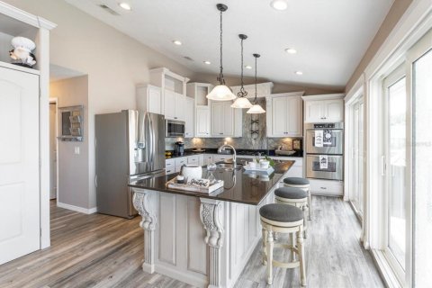 House in Crystal River, Florida 4 bedrooms, 264.59 sq.m. № 1197126 - photo 6