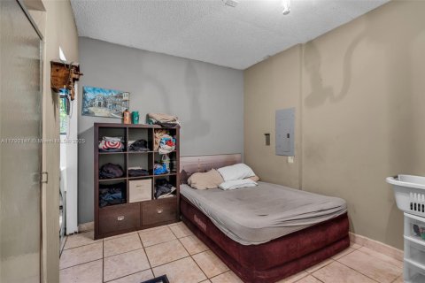 House in Hialeah, Florida 4 bedrooms, 164.62 sq.m. № 1671037 - photo 14