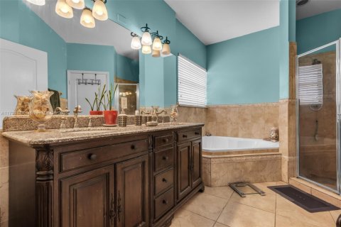 House in Hialeah, Florida 4 bedrooms, 164.62 sq.m. № 1671037 - photo 20
