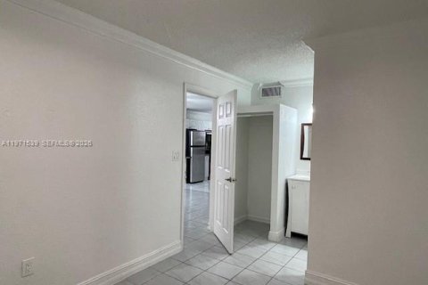 Купить кондоминиум в Майами, Флорида 2 спальни, 74.32м2, № 2032369 - фото 6