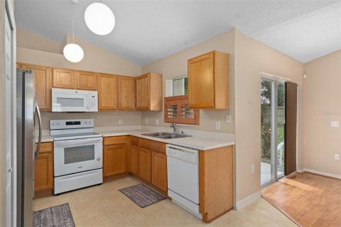 Villa ou maison à louer à Spring Hill, Floride: 4 chambres, 162.39 m2 № 2384227 - photo 4