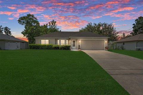 Villa ou maison à Spring Hill, Floride 4 chambres, 162.39 m2 № 2384227