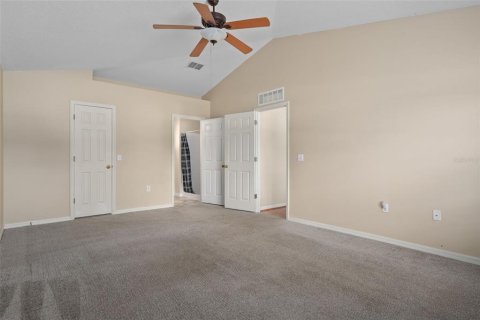 Villa ou maison à louer à Spring Hill, Floride: 4 chambres, 162.39 m2 № 2384227 - photo 16