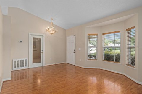 Villa ou maison à louer à Spring Hill, Floride: 4 chambres, 162.39 m2 № 2384227 - photo 12
