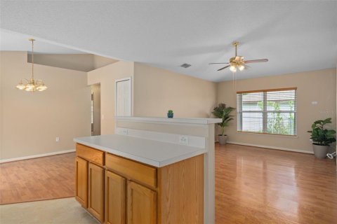 Villa ou maison à louer à Spring Hill, Floride: 4 chambres, 162.39 m2 № 2384227 - photo 8
