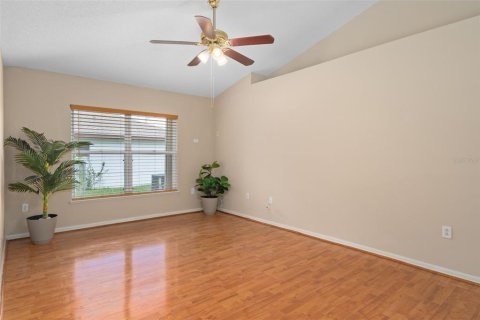 Villa ou maison à louer à Spring Hill, Floride: 4 chambres, 162.39 m2 № 2384227 - photo 10