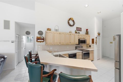 Купить виллу или дом в Уэстон, Флорида 5 спален, 288.46м2, № 2067616 - фото 15