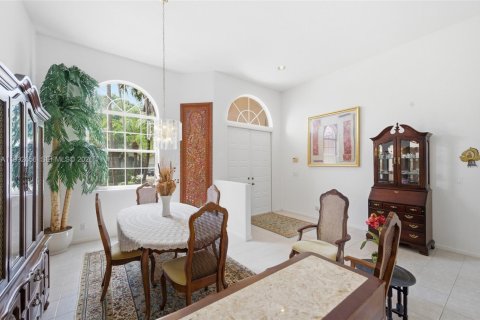 Купить виллу или дом в Уэстон, Флорида 5 спален, 288.46м2, № 2067616 - фото 7