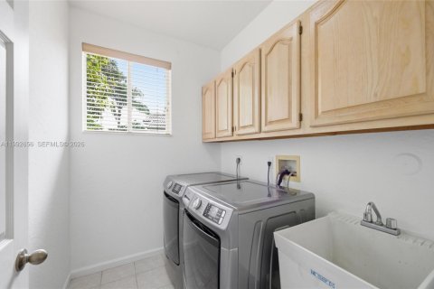 Купить виллу или дом в Уэстон, Флорида 5 спален, 288.46м2, № 2067616 - фото 28