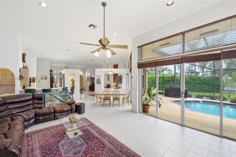 Купить виллу или дом в Уэстон, Флорида 5 спален, 288.46м2, № 2067616 - фото 12