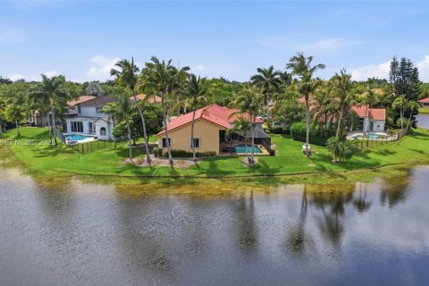 Купить виллу или дом в Уэстон, Флорида 5 спален, 288.46м2, № 2067616 - фото 2