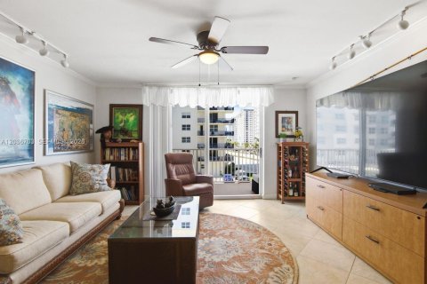 Condo in Hollywood, Florida, 2 bedrooms  № 2085522 - photo 13