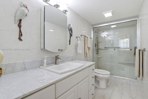 Condo in Hollywood, Florida, 2 bedrooms  № 2085522 - photo 22