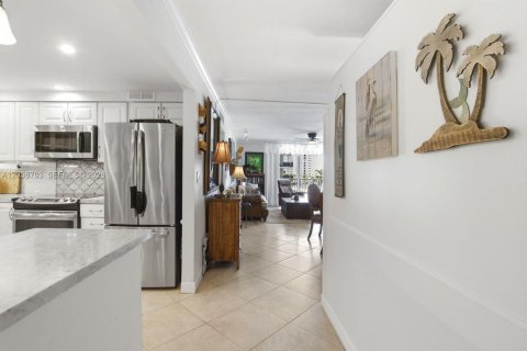 Condo in Hollywood, Florida, 2 bedrooms  № 2085522 - photo 8