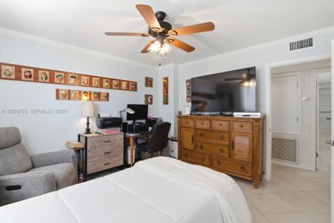 Condo in Hollywood, Florida, 2 bedrooms  № 2085522 - photo 24