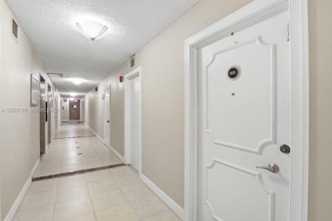 Condo in Hollywood, Florida, 2 bedrooms  № 2085522 - photo 3