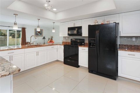 Купить виллу или дом в Холливуд, Флорида 2 спальни, 170.57м2, № 2005295 - фото 12