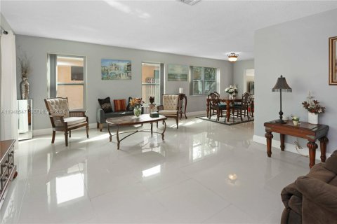 Купить виллу или дом в Холливуд, Флорида 2 спальни, 170.57м2, № 2005295 - фото 6