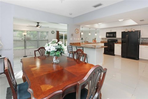 Купить виллу или дом в Холливуд, Флорида 2 спальни, 170.57м2, № 2005295 - фото 8