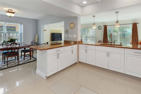 Купить виллу или дом в Холливуд, Флорида 2 спальни, 170.57м2, № 2005295 - фото 11