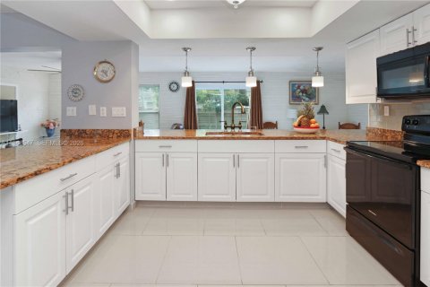 Купить виллу или дом в Холливуд, Флорида 2 спальни, 170.57м2, № 2005295 - фото 10