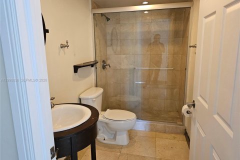 Condo in Miami, Florida, 2 bedrooms № 2256097 - photo 12