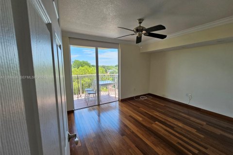 Condo in Miami, Florida, 2 bedrooms № 2256097 - photo 16