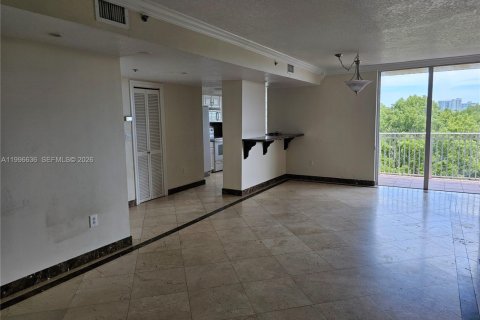 Condo in Miami, Florida, 2 bedrooms № 2256097 - photo 3