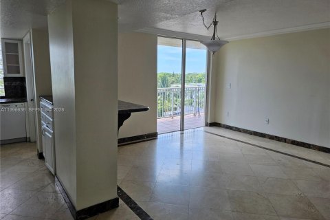 Condo in Miami, Florida, 2 bedrooms № 2256097 - photo 7
