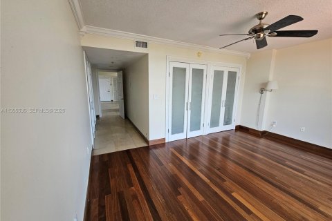 Condo in Miami, Florida, 2 bedrooms № 2256097 - photo 19