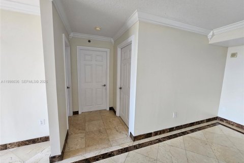 Condo in Miami, Florida, 2 bedrooms № 2256097 - photo 11
